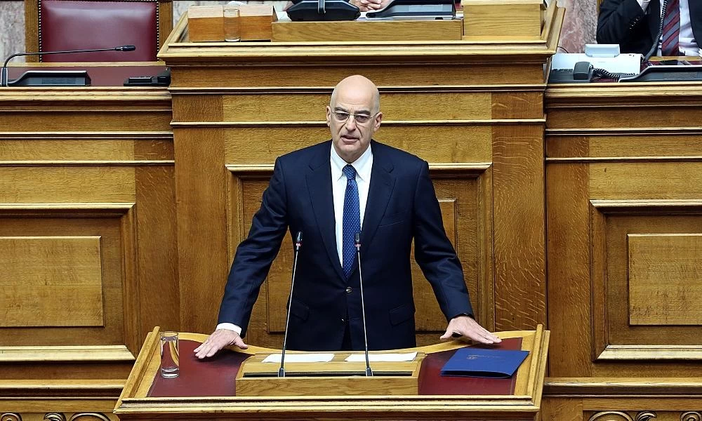 Βουλή: Υπερψηφίστηκε ο νέος Οργανισμός του υπουργείου Εξωτερικών